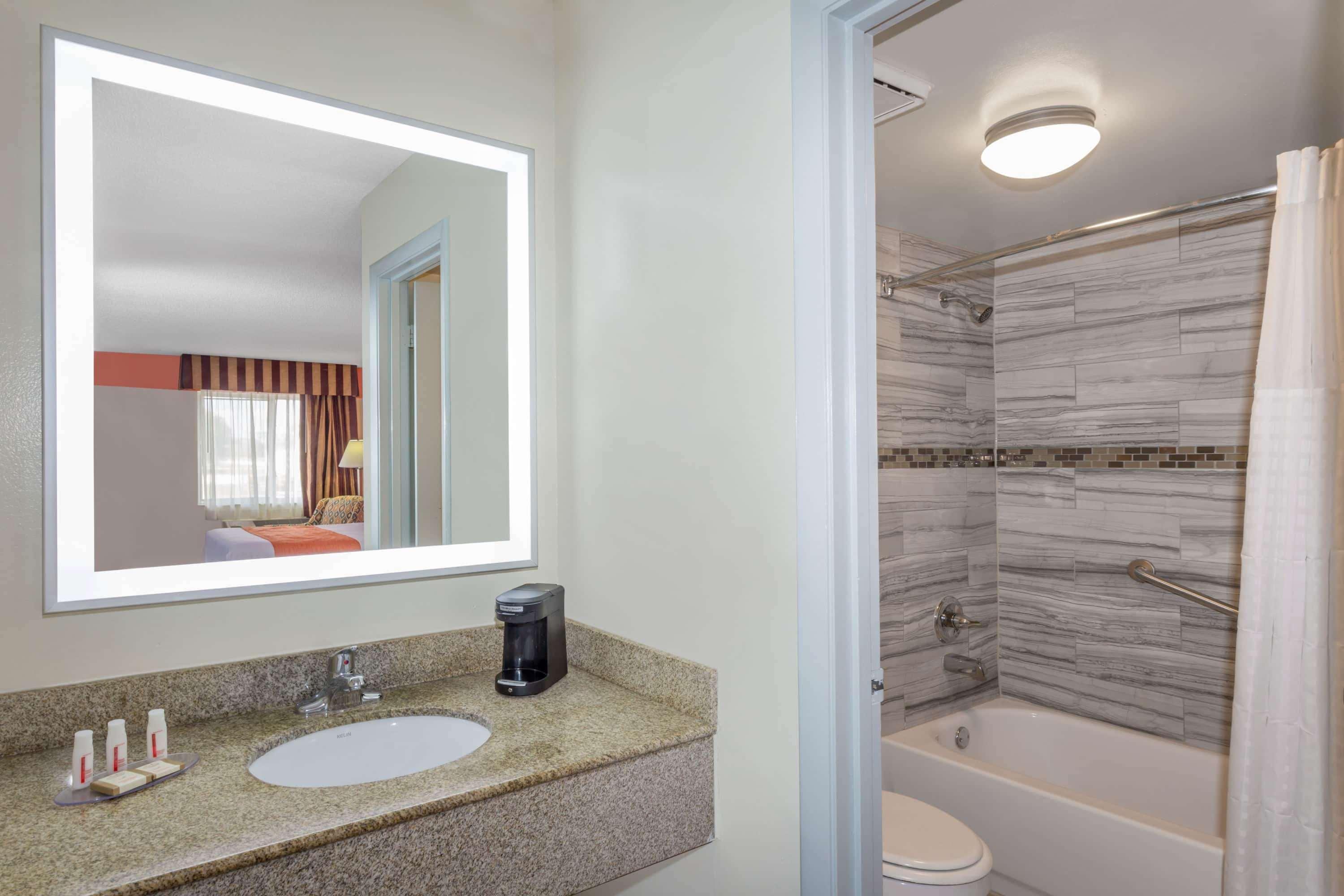 Howard Johnson By Wyndham Vero Beach/I-95 Esterno foto