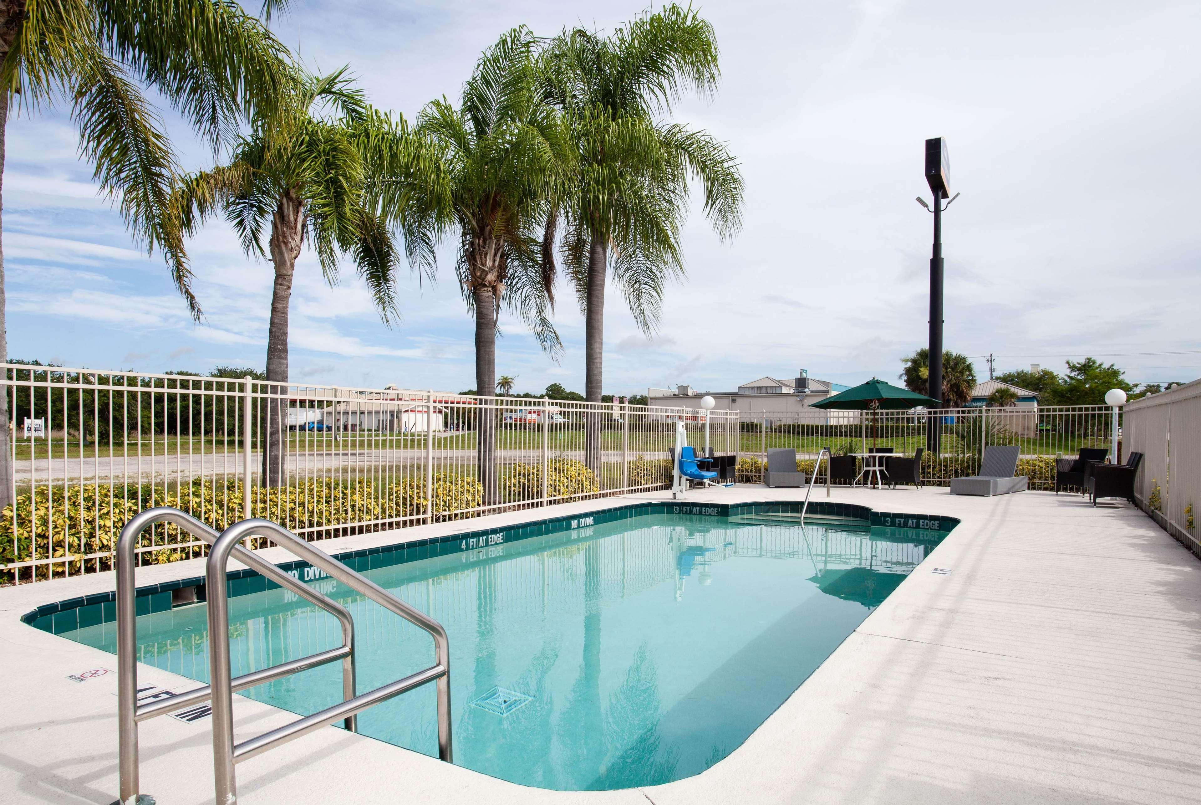 Howard Johnson By Wyndham Vero Beach/I-95 Esterno foto