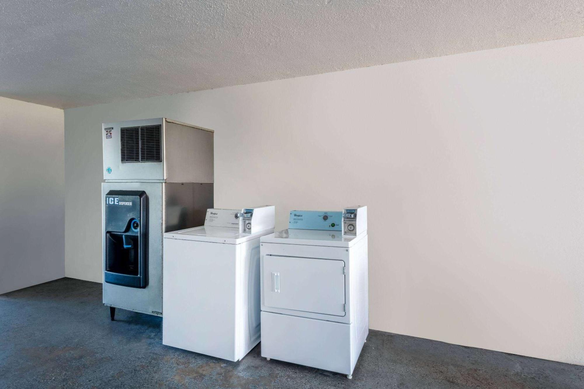 Howard Johnson By Wyndham Vero Beach/I-95 Esterno foto