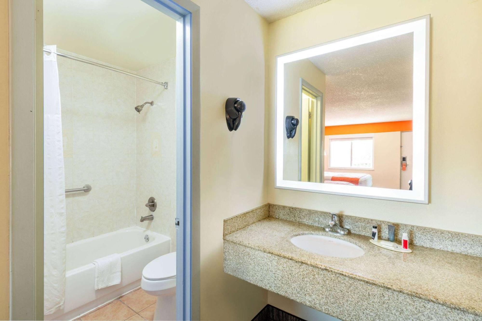 Howard Johnson By Wyndham Vero Beach/I-95 Esterno foto