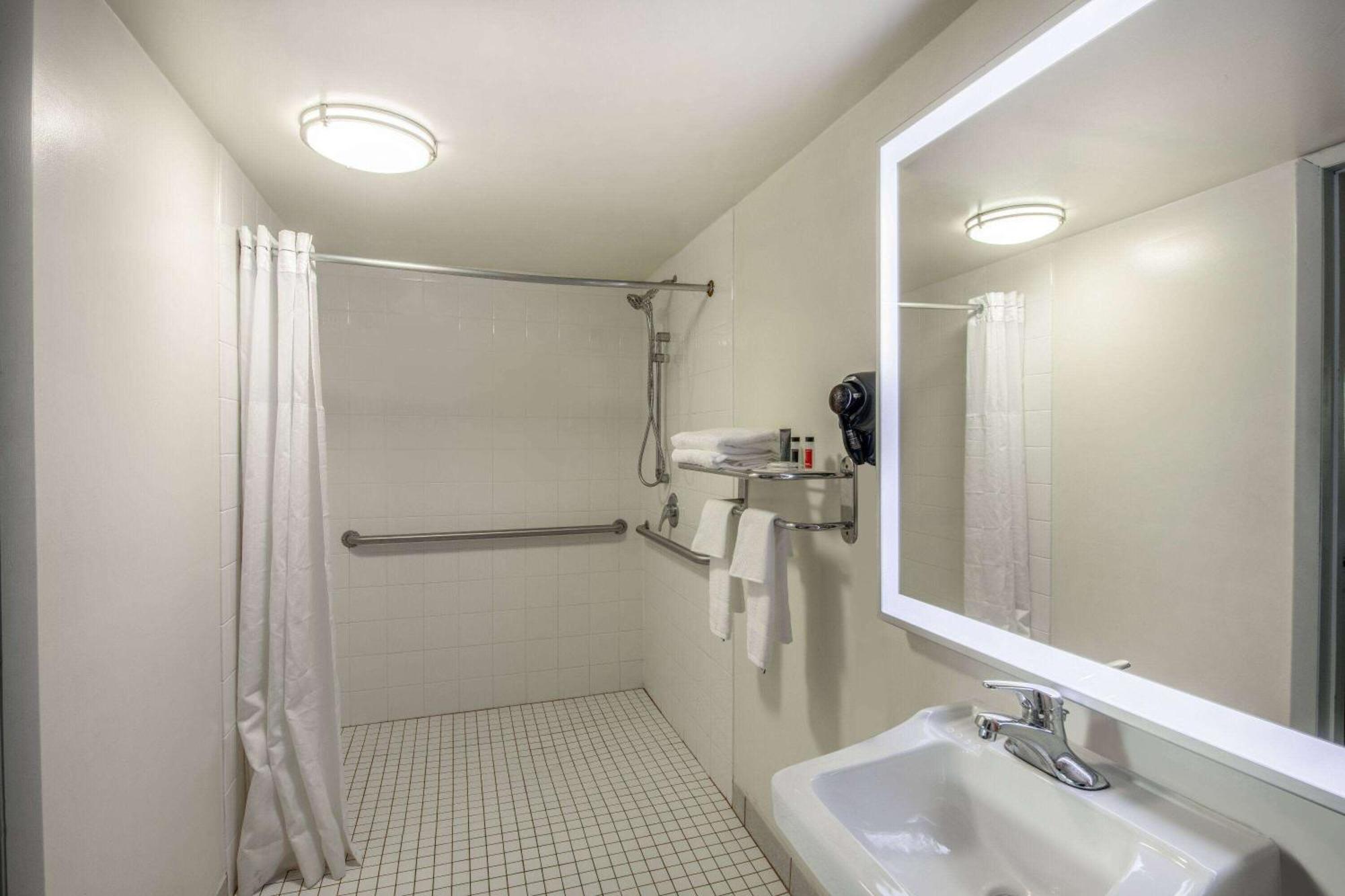 Howard Johnson By Wyndham Vero Beach/I-95 Esterno foto