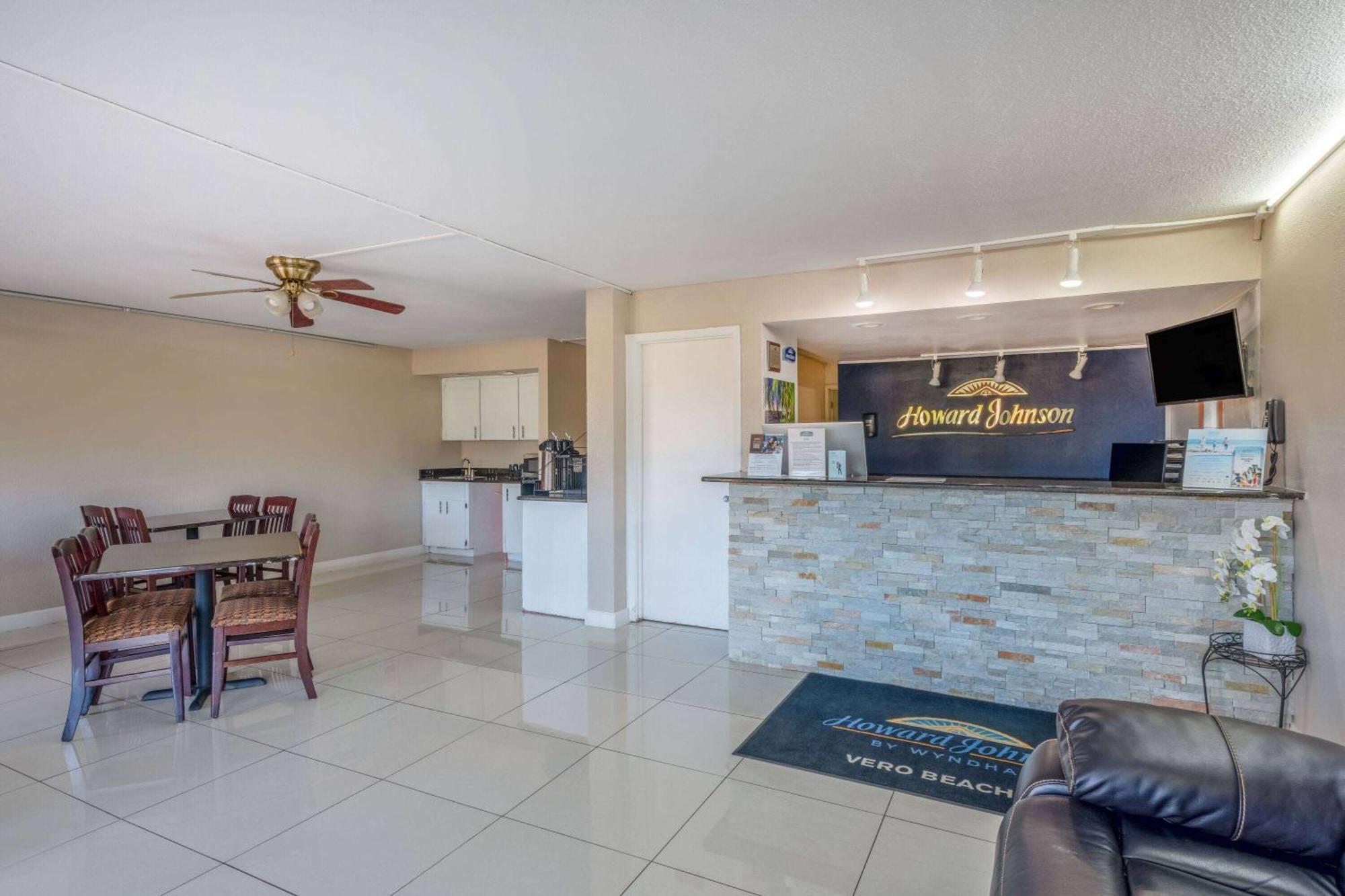 Howard Johnson By Wyndham Vero Beach/I-95 Esterno foto