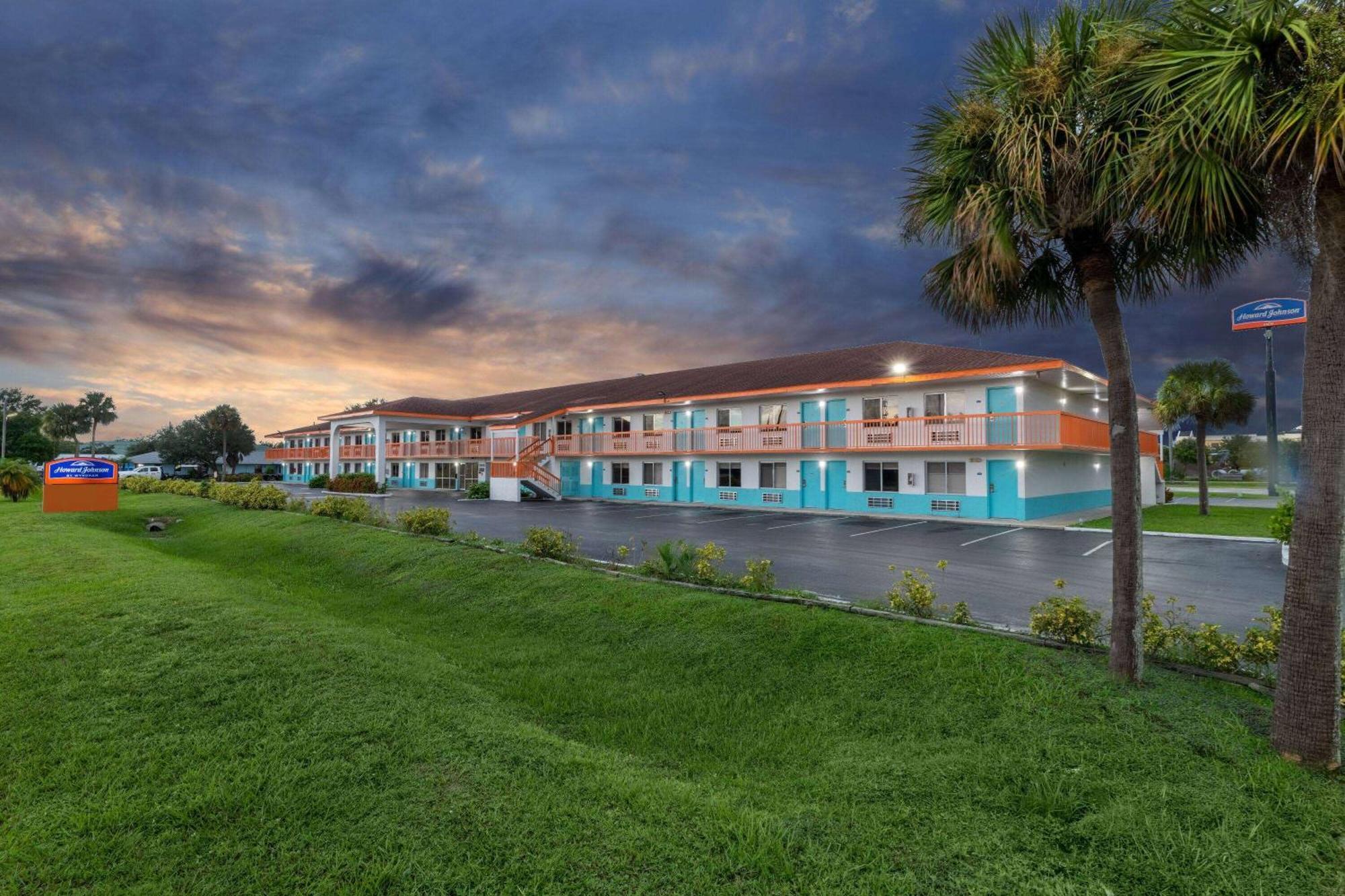 Howard Johnson By Wyndham Vero Beach/I-95 Esterno foto