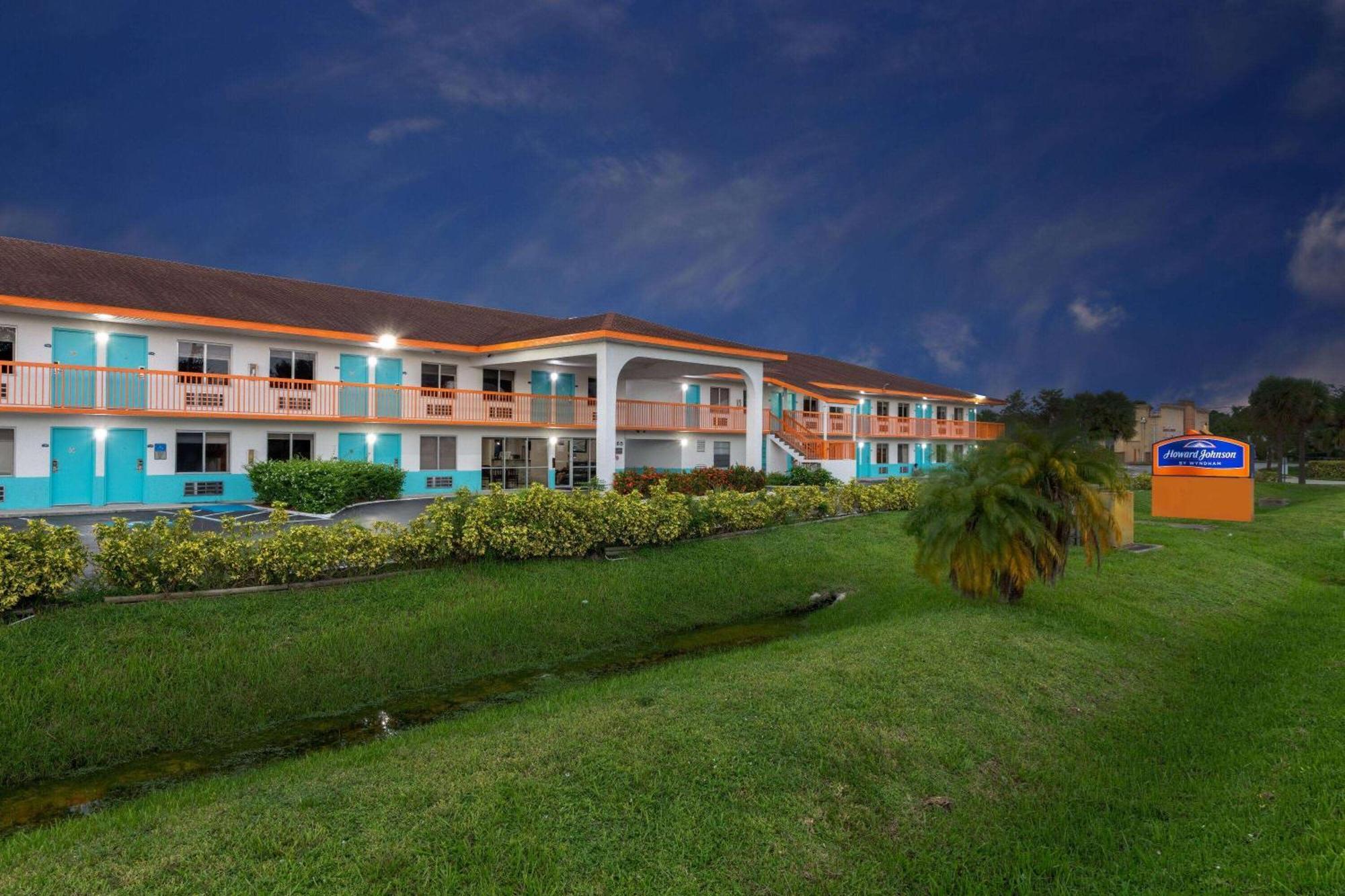 Howard Johnson By Wyndham Vero Beach/I-95 Esterno foto