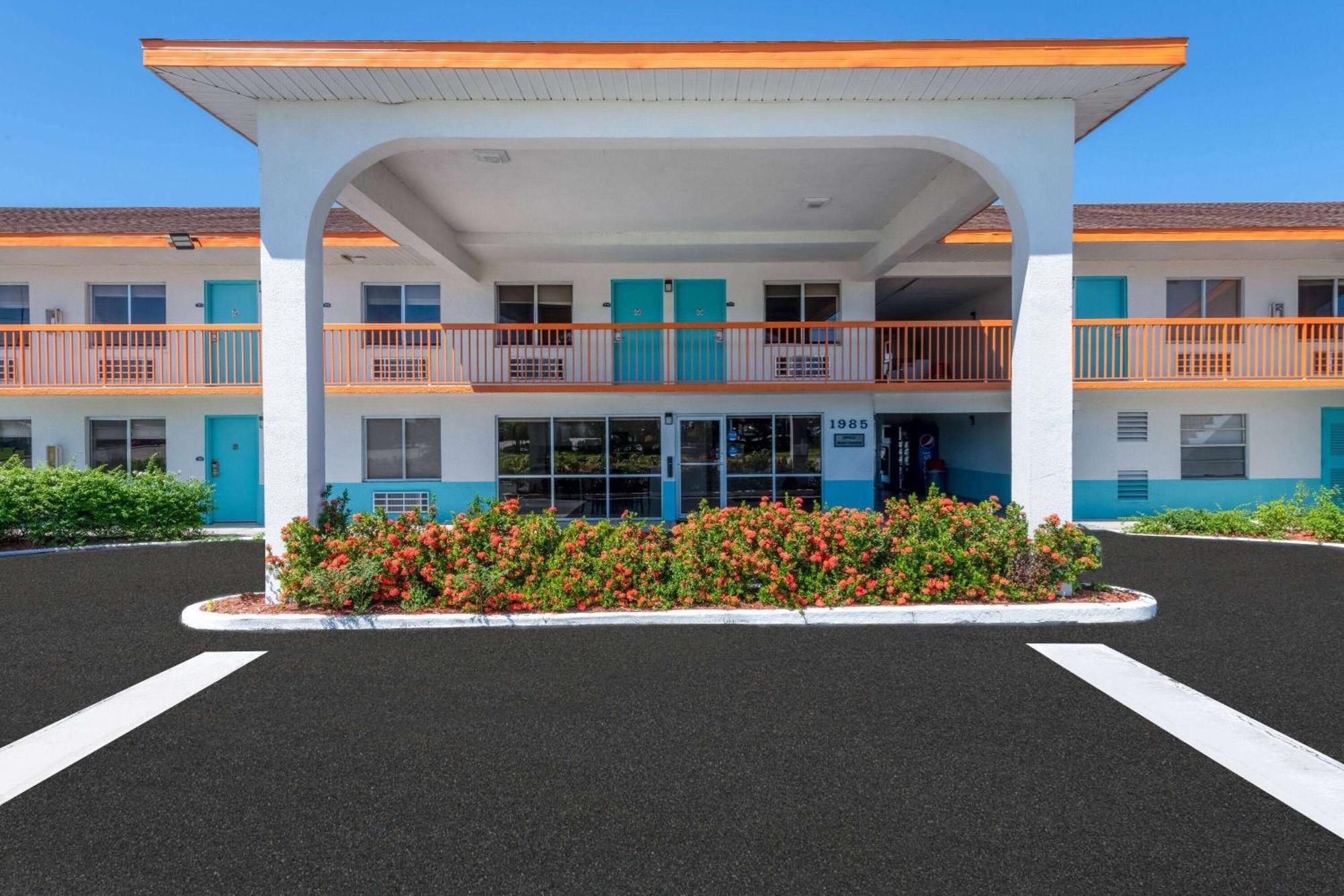Howard Johnson By Wyndham Vero Beach/I-95 Esterno foto
